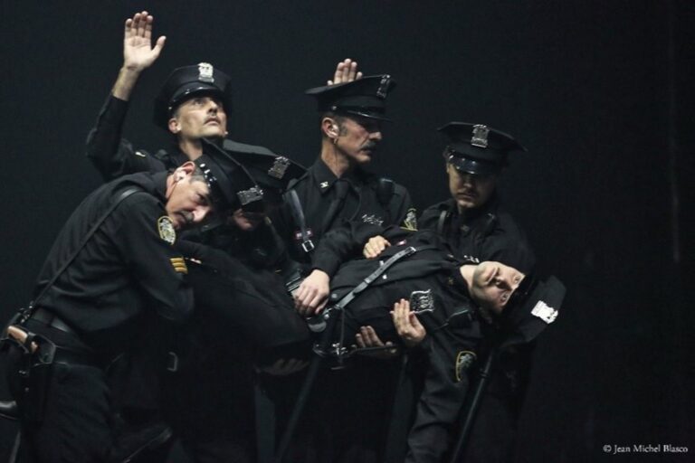 義大利劇場鬼才羅密歐．卡士鐵路奇的爭議之作《兄弟們》11/24-26於臺中歌劇院暴力演出