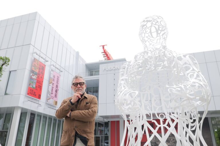 單場展覽優惠票500元！ 富邦美術館廣場西班牙藝術家Plensa〈光與愛〉八米巨型雕塑
