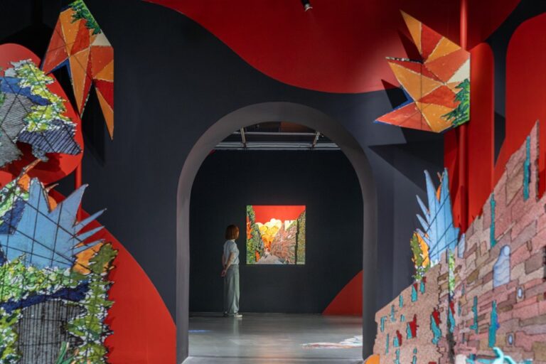 以臺灣城市與自然地景為靈感！台北當代藝術館「山／市—彼得．庫克個展」繽紛登場